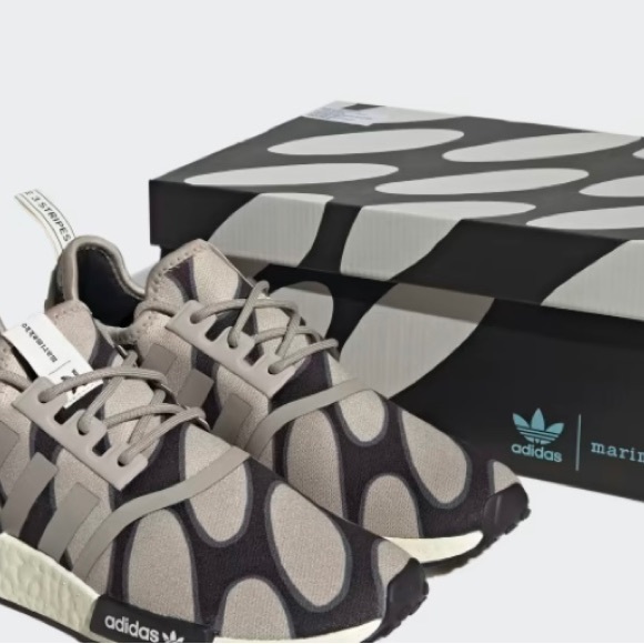 HOST PICK 🎉🥳🙌NIB ADIDAS X MARIMEKKO NMD_R1 SHOES - Picture 9 of 14